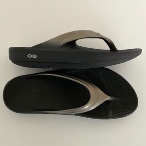 OOFOS OOlala Flip Flop Recovery Sandal Size 8